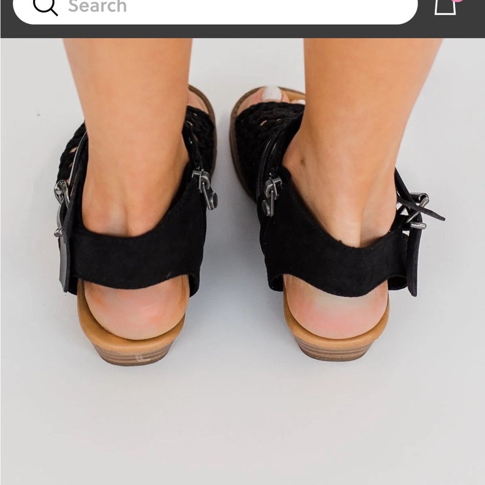 Stylish Women's Sandals - Black and Beige - Picture 5 of 5
